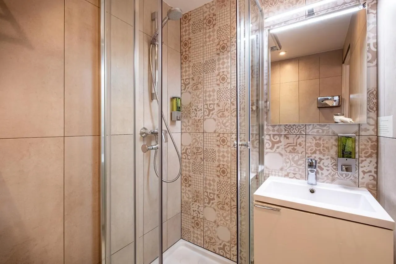 Hotel Eiffel Segur