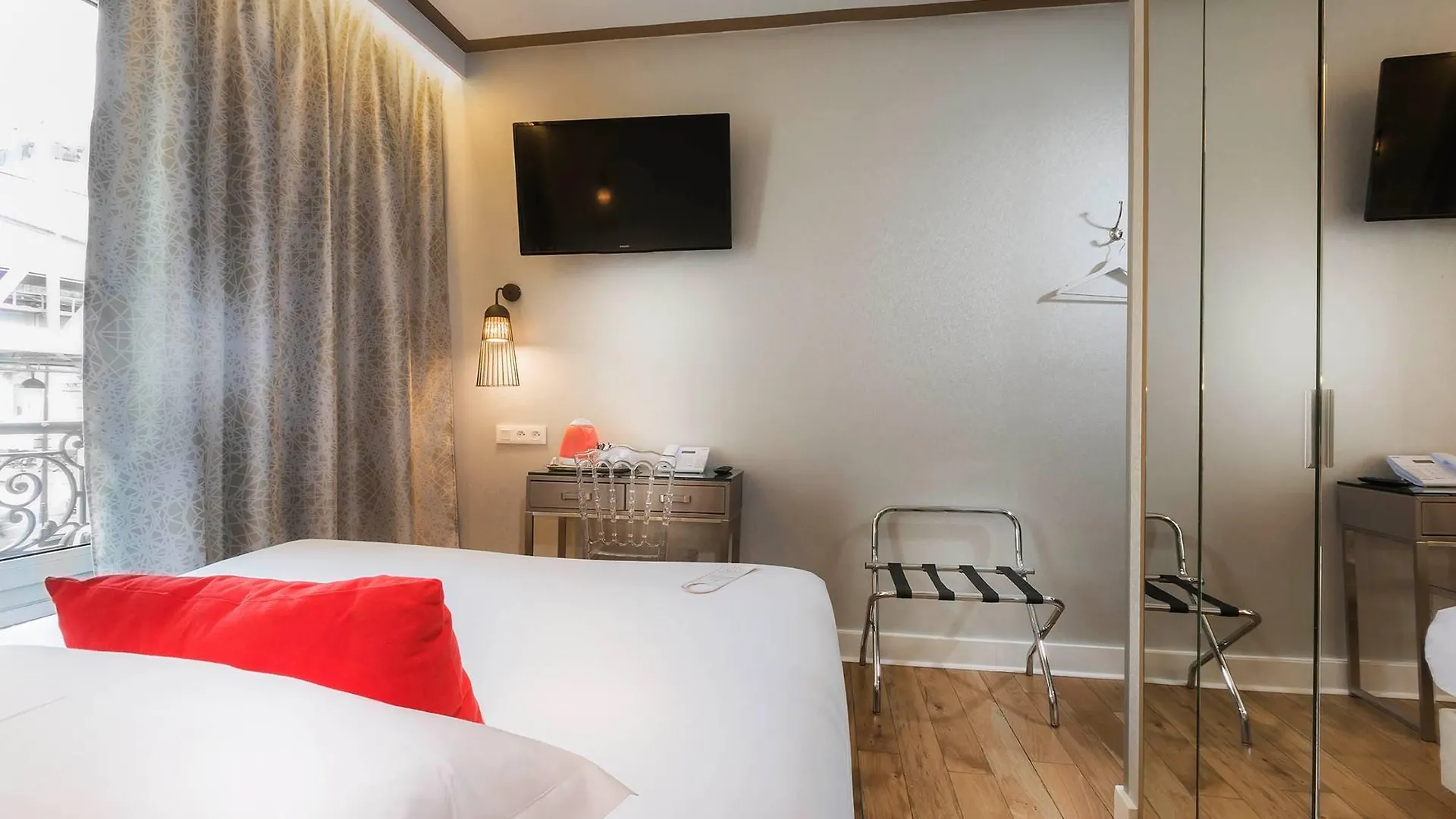 Eiffel Segur Hotel 3*