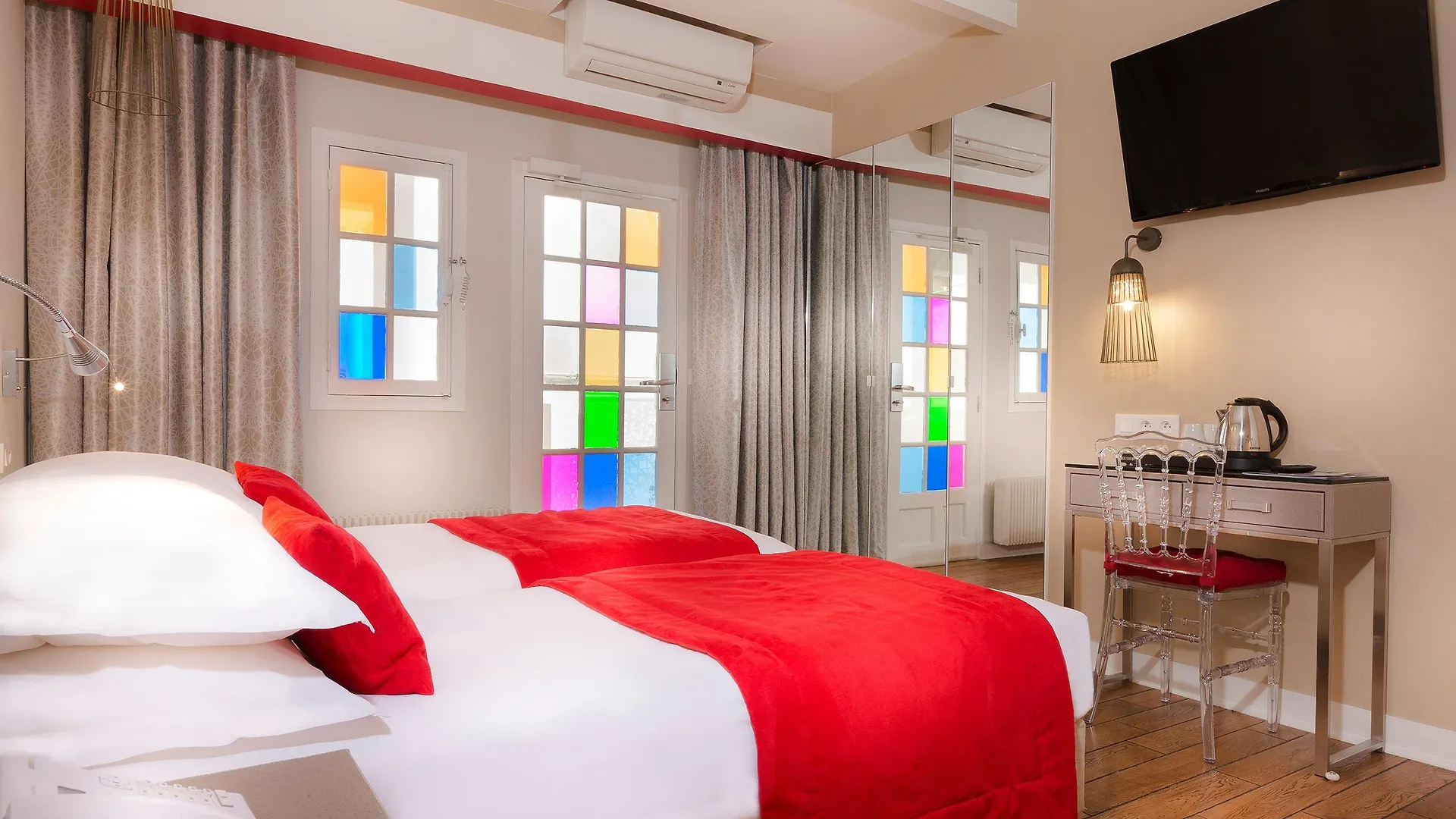 Hotel Eiffel Segur 3*