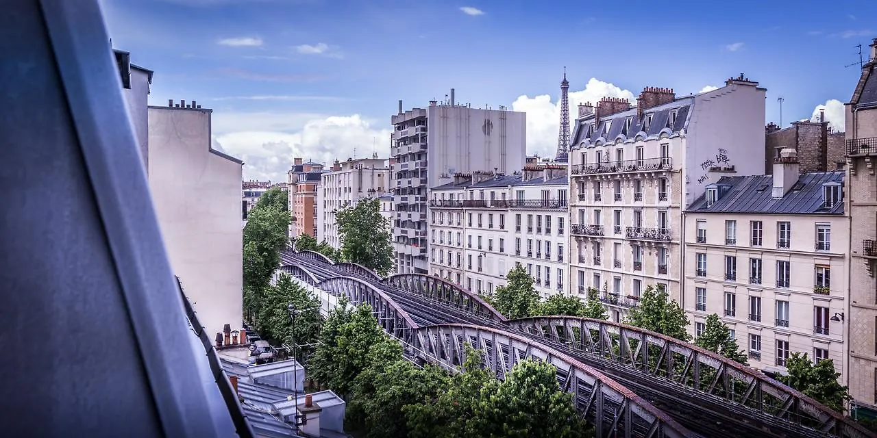 Eiffel Segur Париж